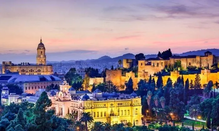 5 Mins From El Palo Wifi & Ac Apartment