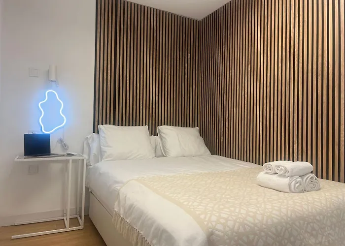 Apartment 5 Mins From El Palo Wifi & Ac *